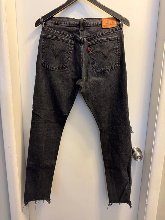 Distressed Levi’s - Picture 5 of 7